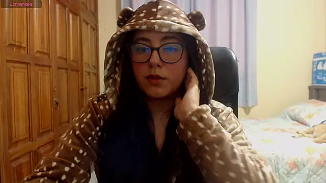 Venus cat  online show from December 15, 2025, 4:51 am