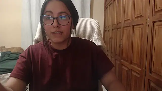 Venus cat  online show from February 18, 2026, 3:26 am