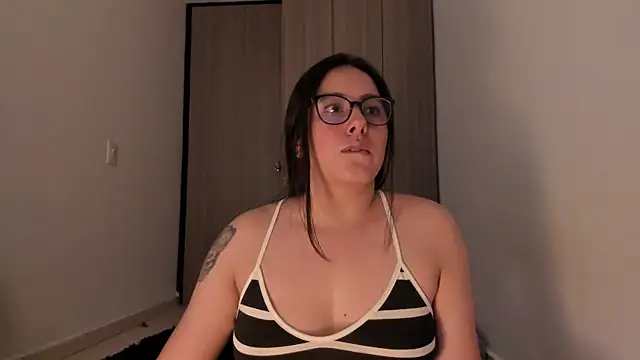 Snapshot of Venus_cat_ chatting on October 9, 2025, 8:42 pm Venus cat online show from October 9, 2025, 8:42 pm