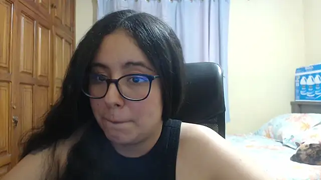 Snapshot of Venus_cat_ chatting on December 1, 2025, 1:06 am Venus cat online show from December 1, 2025, 1:06 am