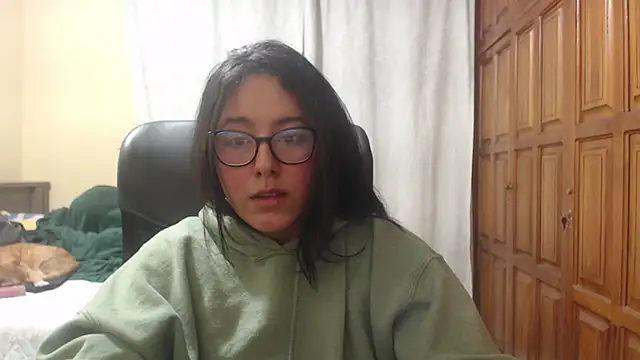 Venus cat  online show from April 17, 2026, 11:18 pm