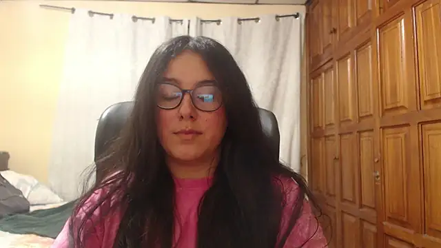 Venus cat  online show from May 27, 2026, 6:10 am