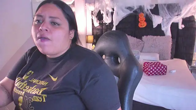 MayaCurvy online show from November 2, 2025, 4:17 am