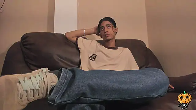 Snapshot of Dickie_Dicking chatting on October 17, 2025, 8:21 pm Dickie Dicking online show from October 17, 2025, 8:21 pm