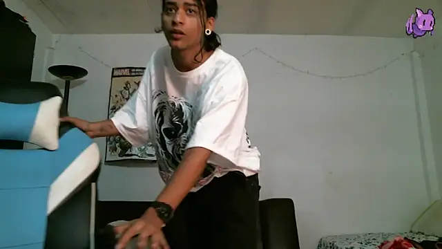 Snapshot of Dickie_Dicking chatting on December 19, 2025, 6:32 pm Dickie Dicking online show from December 19, 2025, 6:32 pm