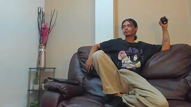 Snapshot of Dickie_Dicking chatting on October 3, 2025, 8:43 pm Dickie Dicking online show from October 3, 2025, 8:43 pm