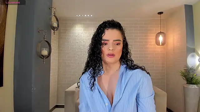 KylieJenkins online show from November 19, 2025, 11:21 am