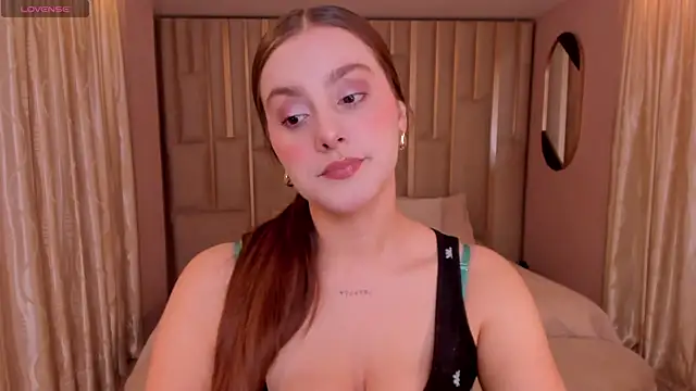 Snapshot of ZoeyWalker_ chatting on November 12, 2025, 11:47 am ZoeyWalker online show from November 12, 2025, 11:47 am