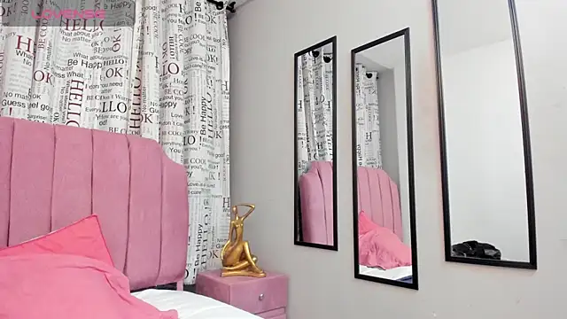 Zoe Blond online show from November 1, 2025, 3:57 am