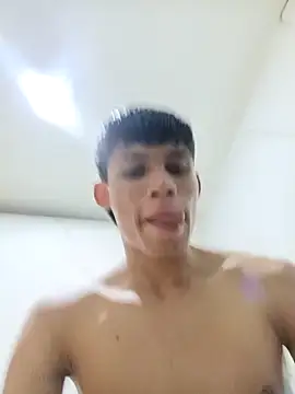 mazo18 online show from January 7, 2026, 4:06 am