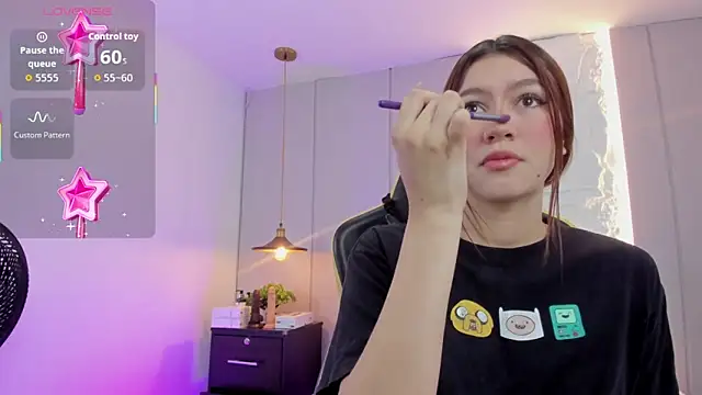 ariel blossomm online show from November 12, 2025, 12:20 pm