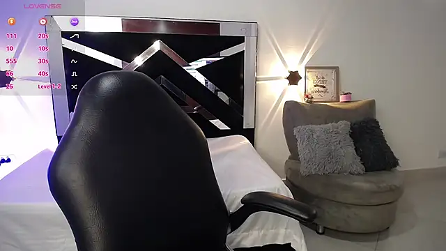 CataleyaMoonroe online show from November 15, 2025, 3:49 pm