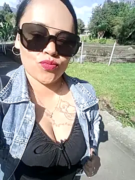 Italia 12 online show from November 9, 2025, 1:48 pm