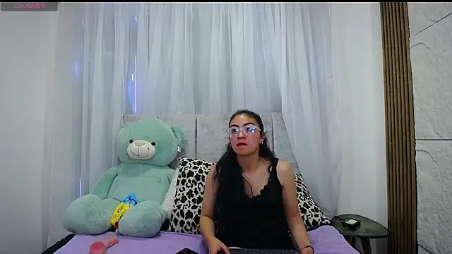 emy brunette online show from October 9, 2025, 1:00 pm