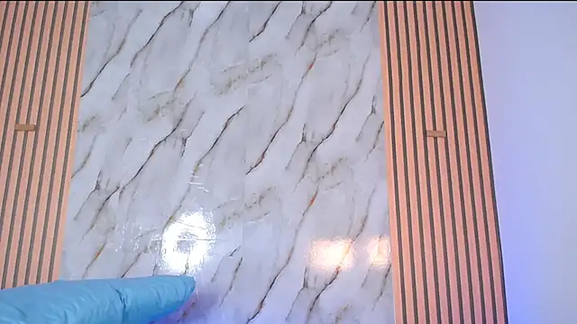 PiaGelvez online show from November 12, 2025, 9:18 pm