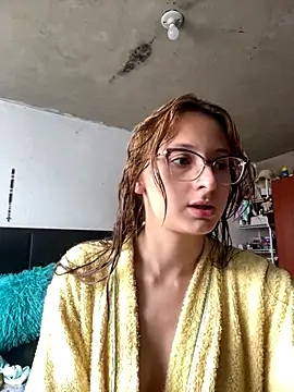 imariahot online show from October 8, 2025, 3:24 pm