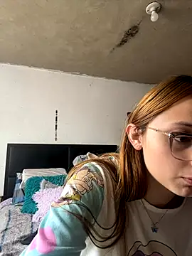imariahot online show from October 7, 2025, 2:40 pm