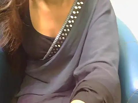 shiny-krisha online show from November 30, 2025, 4:13 am