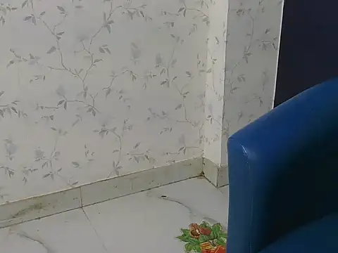 shiny-krisha online show from November 8, 2025, 5:00 am