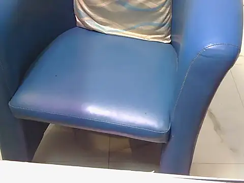 shiny-krisha online show from November 28, 2025, 5:07 am