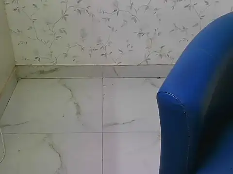 shiny-krisha online show from November 27, 2025, 4:35 am