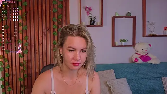 AriaEven online show from July 17, 2026, 3:04 am
