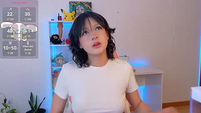 Snapshot of Sallie_Doll chatting on November 11, 2025, 4:57 pm Sallie Doll online show from November 11, 2025, 4:57 pm