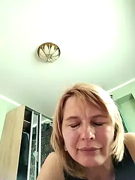 Snapshot of Masha412111 chatting on October 6, 2025, 8:37 am Masha412111 online show from October 6, 2025, 8:37 am