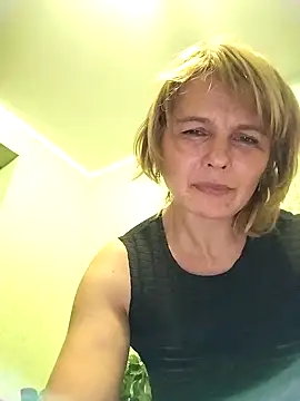 Snapshot of Masha412111 chatting on October 5, 2025, 8:21 pm Masha412111 online show from October 5, 2025, 8:21 pm