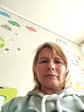 Snapshot of Masha412111 chatting on October 2, 2025, 11:13 am Masha412111 online show from October 2, 2025, 11:13 am