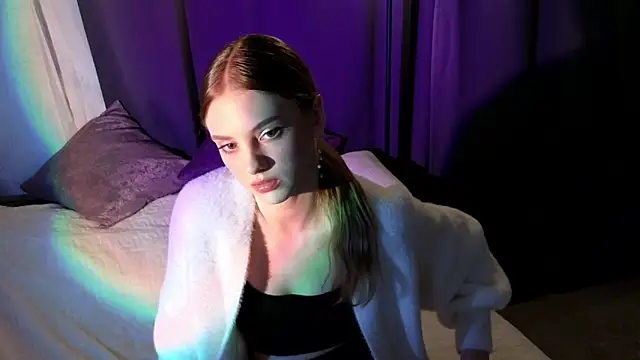 midnightMaya online show from October 19, 2025, 8:00 pm