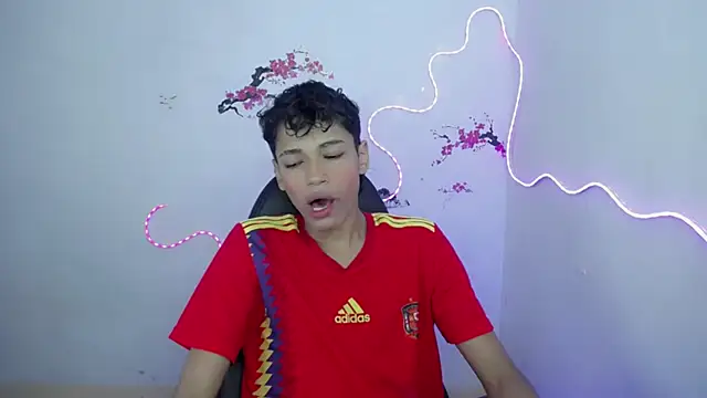 Im david02 online show from November 21, 2025, 12:48 pm