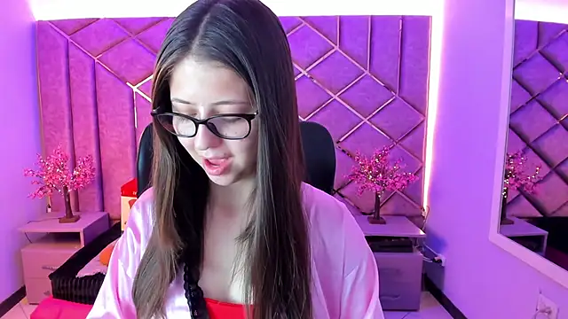 sarah sweett  online show from July 24, 2026, 2:02 pm