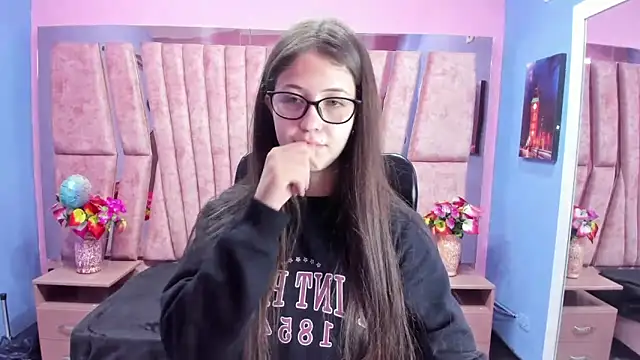 Snapshot of sarah_sweett_ chatting on October 14, 2025, 1:23 pm sarah sweett online show from October 14, 2025, 1:23 pm