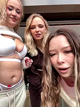 RollDolls online show from October 30, 2025, 5:06 am