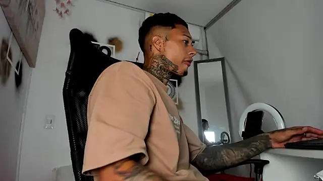 The boy dreams1 online show from October 19, 2025, 2:25 am