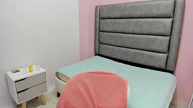 Snapshot of lorerivas chatting on November 8, 2025, 2:53 pm lorerivas online show from November 8, 2025, 2:53 pm