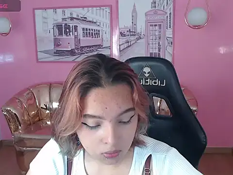 mia foster t online show from October 31, 2025, 2:13 pm