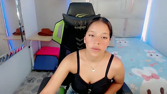 luciana rosee  online show from October 2, 2025, 3:37 pm