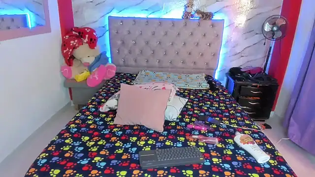 Stefany Andruw online show from November 9, 2025, 4:16 am