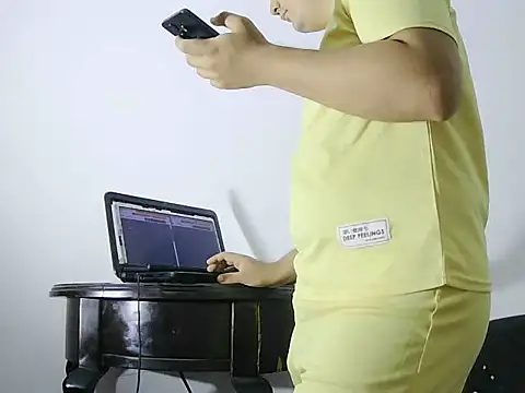 Snapshot of camilowhite_1 chatting on October 9, 2025, 5:02 pm camilowhite 1 online show from October 9, 2025, 5:02 pm