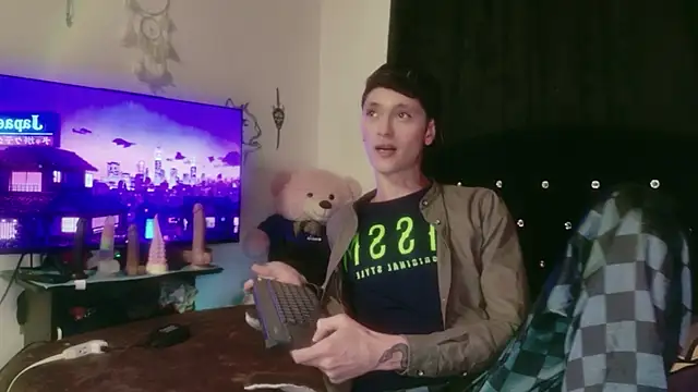 Tyler cat online show from December 3, 2025, 2:01 am