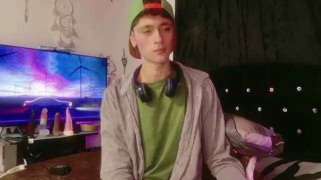 Tyler cat online show from November 23, 2025, 4:17 pm