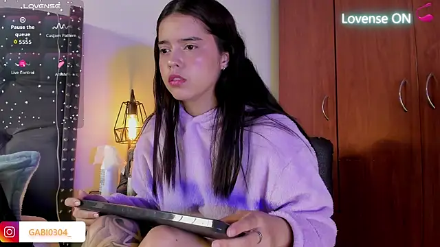 gabriiieela  online show from October 23, 2025, 9:13 pm