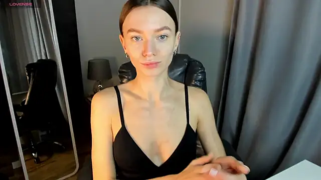 EvaToniz online show from November 29, 2025, 1:06 am