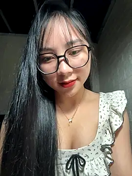 Linh5790 online show from October 16, 2025, 2:47 pm