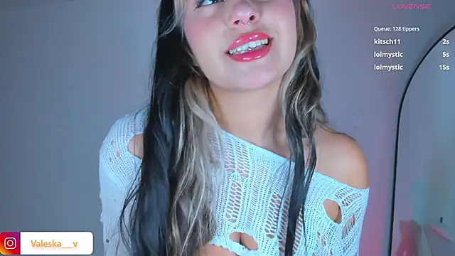 valeska  V online show from November 2, 2025, 4:06 am