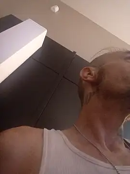 LetMeLiqU online show from October 7, 2025, 6:42 pm