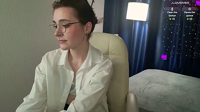 ElizabethMilller  online show from June 13, 2026, 9:46 pm