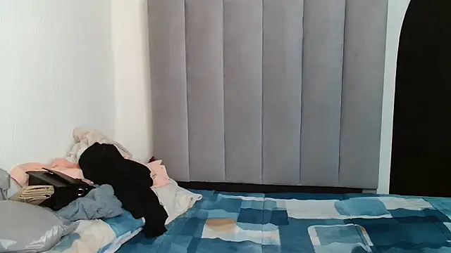 Sex bomb30 online show from November 18, 2025, 8:34 pm